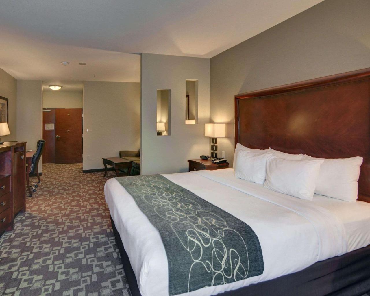Comfort Suites Near Northeast Mall ノース・リッチランド・ヒルズ エクステリア 写真