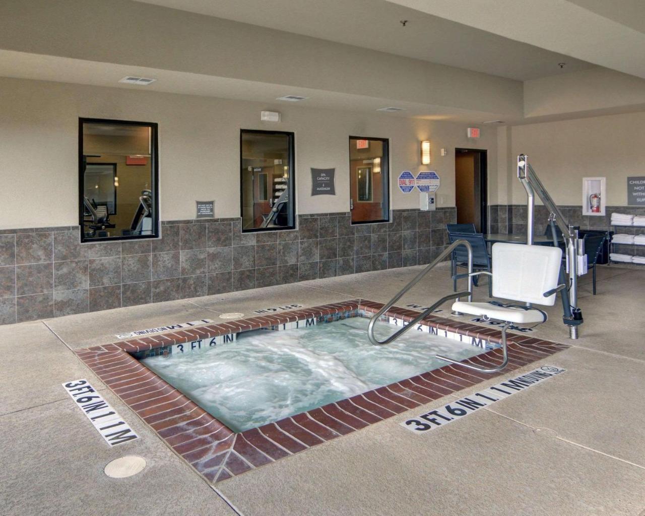Comfort Suites Near Northeast Mall ノース・リッチランド・ヒルズ エクステリア 写真